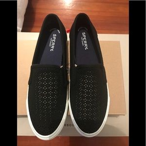 SOLD‼️ Sperry Slip Ons